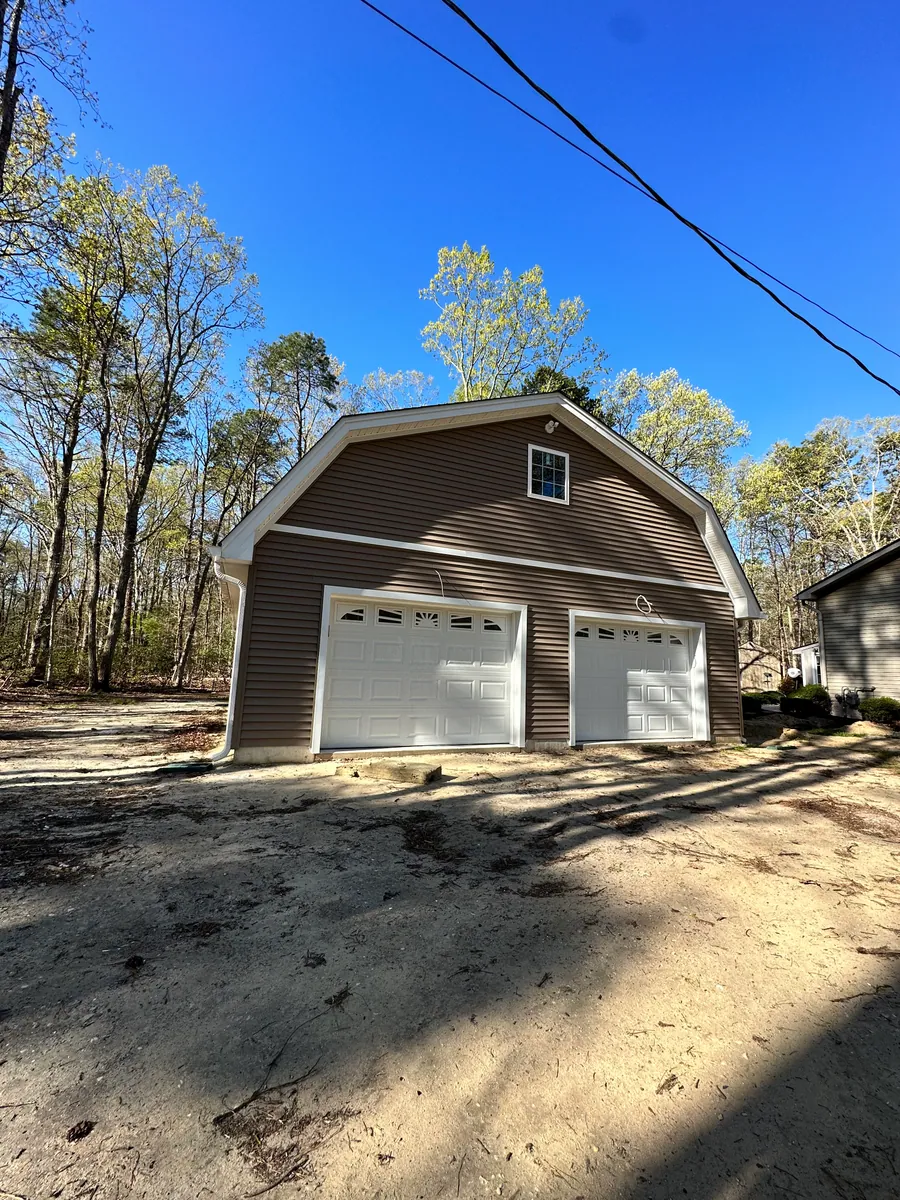 Barn style detached garage with carriage doors