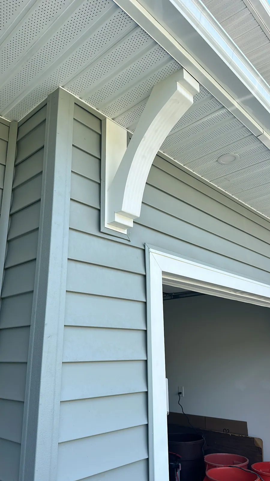 Arched bracket detail over a window