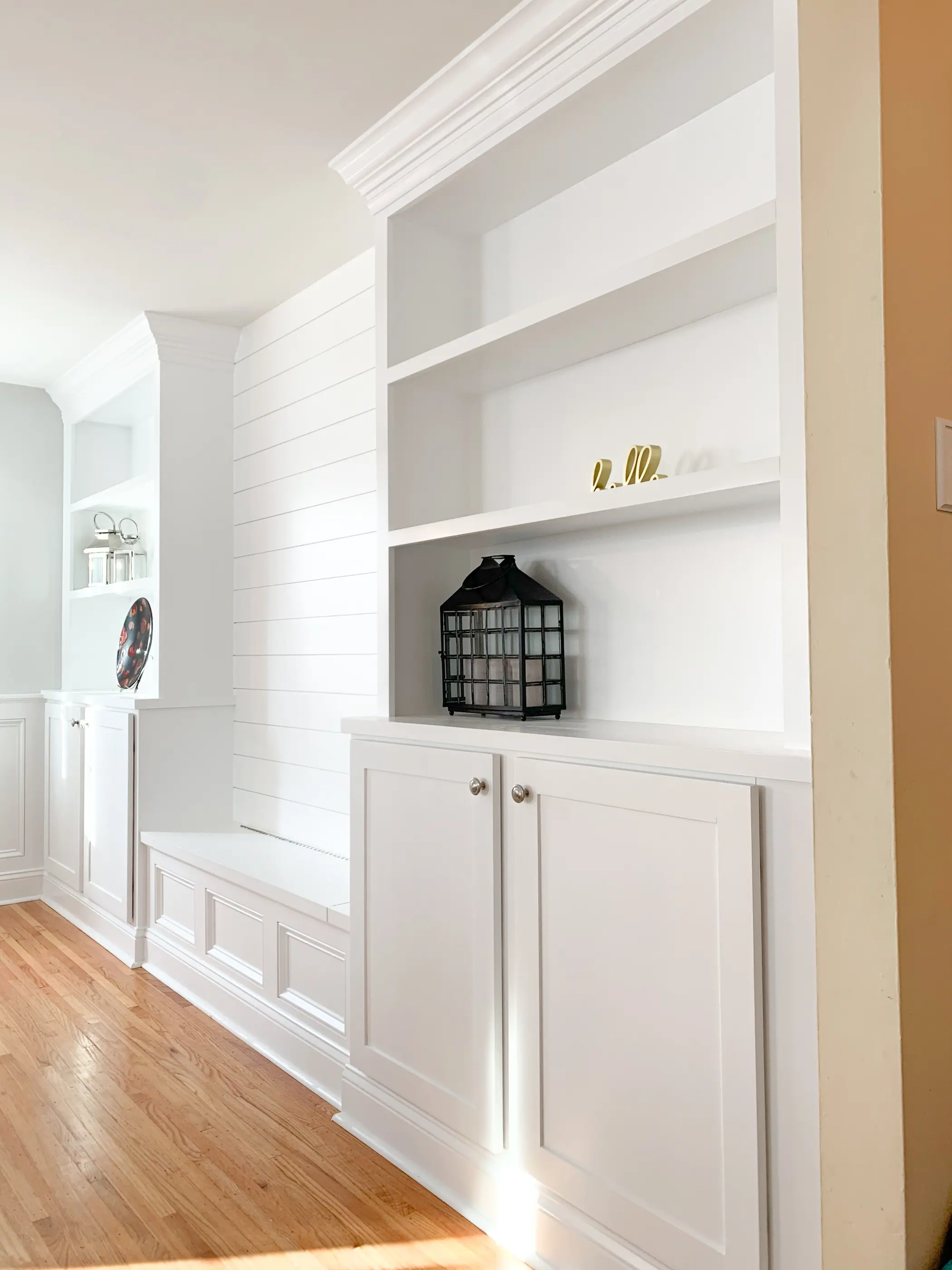 White built in shelving with panelled backs